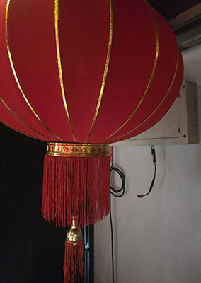 絨布金邊燈籠下方圖