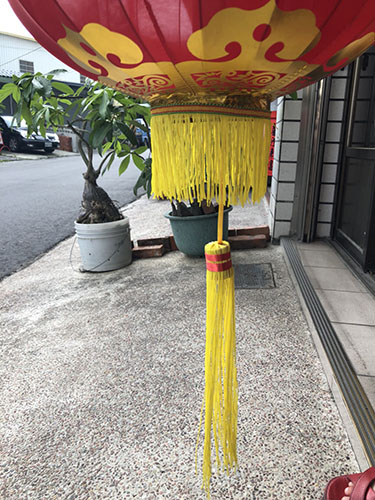 綢布燈籠下方燈穗
