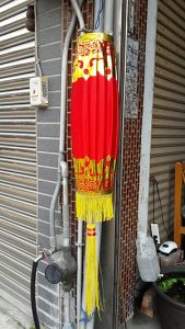 綢布燈籠收起來